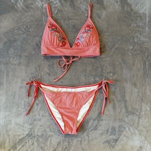 Classic Embroidered Floral Striped Bikini Set Wmn’s Sz S